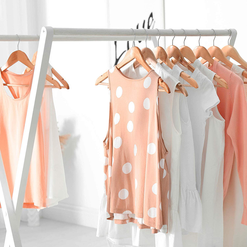360° Swivel Hook and Notches Wooden Clothes Hanger (2)