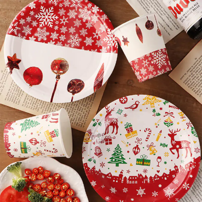 CHRISTMAS DISPOSABLE TABLEWARE(1)