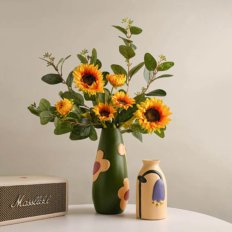 Morandi painted ceramic vases1