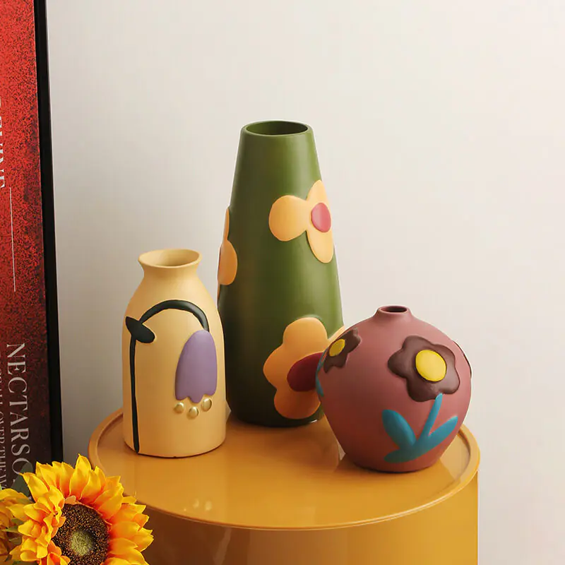 Morandi painted ceramic vases2